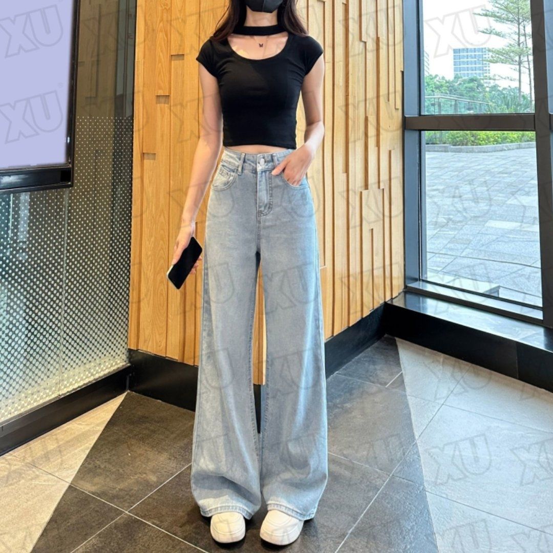 Women's Light Colored Wide Leg Jeans