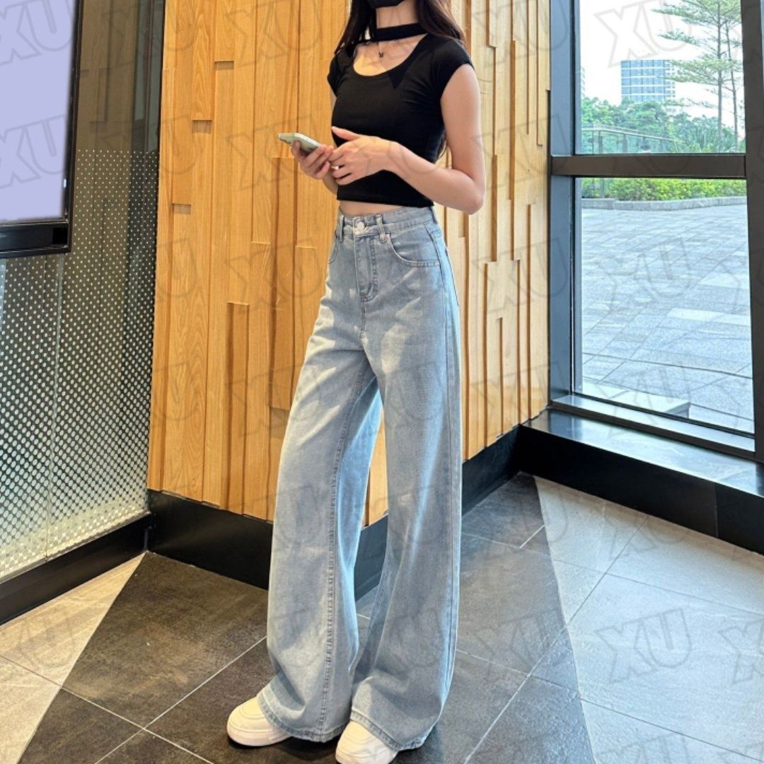 Women's Light Colored Wide Leg Jeans