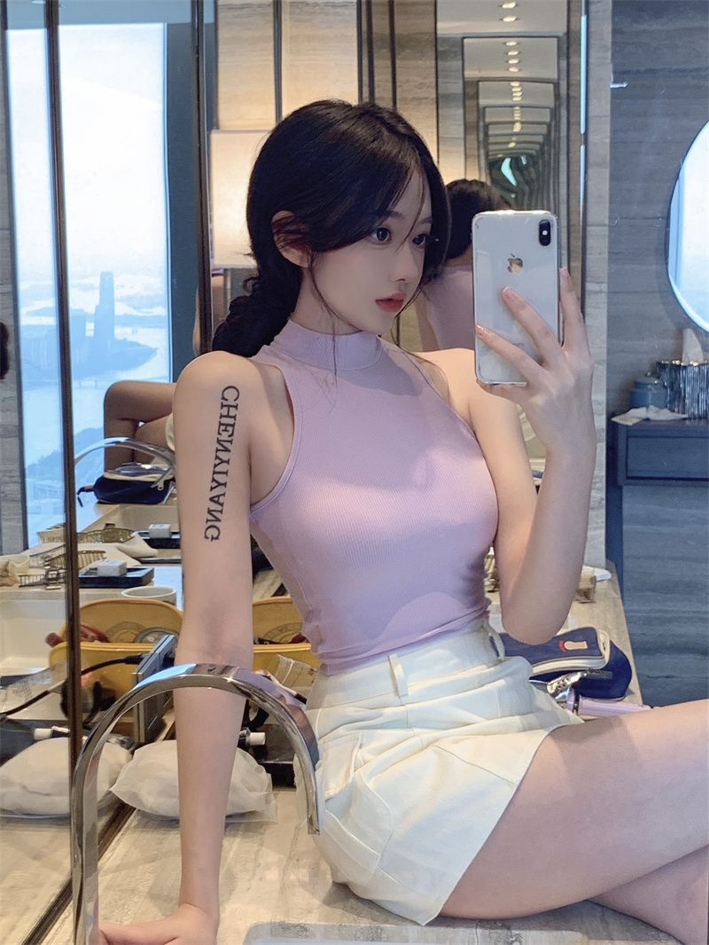 Sleeveless Slim Fit Turtleneck Vest