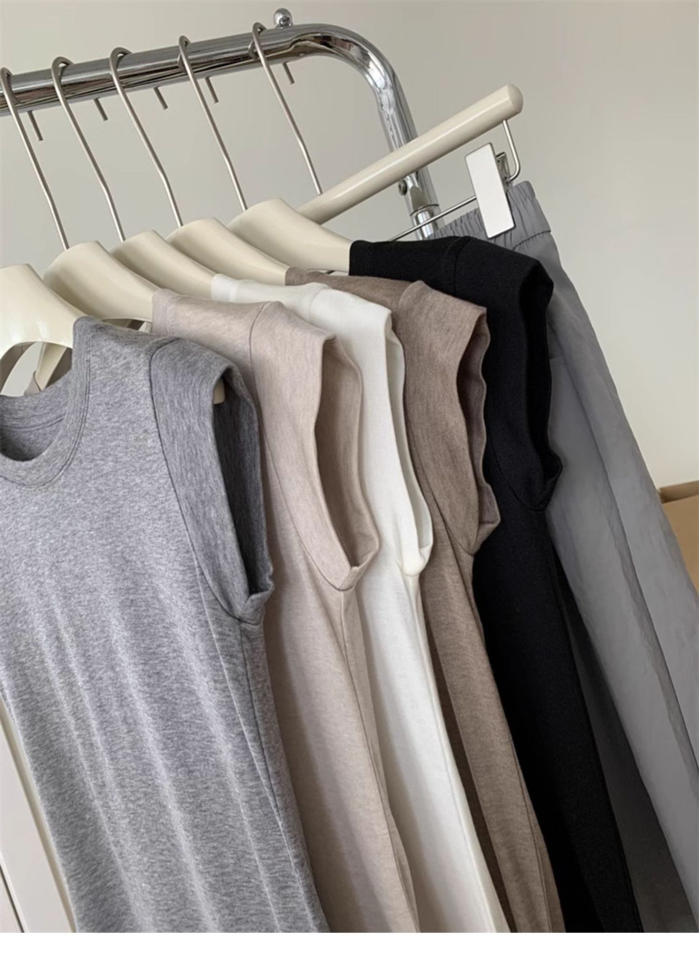 Oatmeal Round Neck Cotton Sleeveless T-Shirt for Women