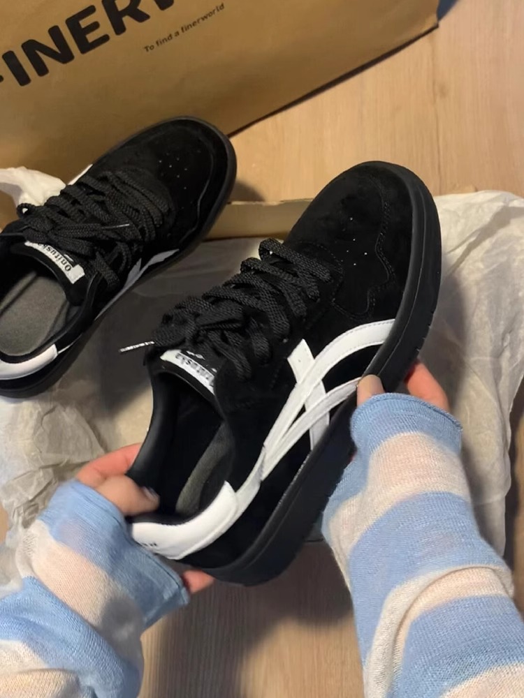 Retro Lady Leather Sneakers