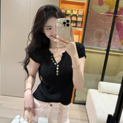 Women's V-Neck Short Knit Top