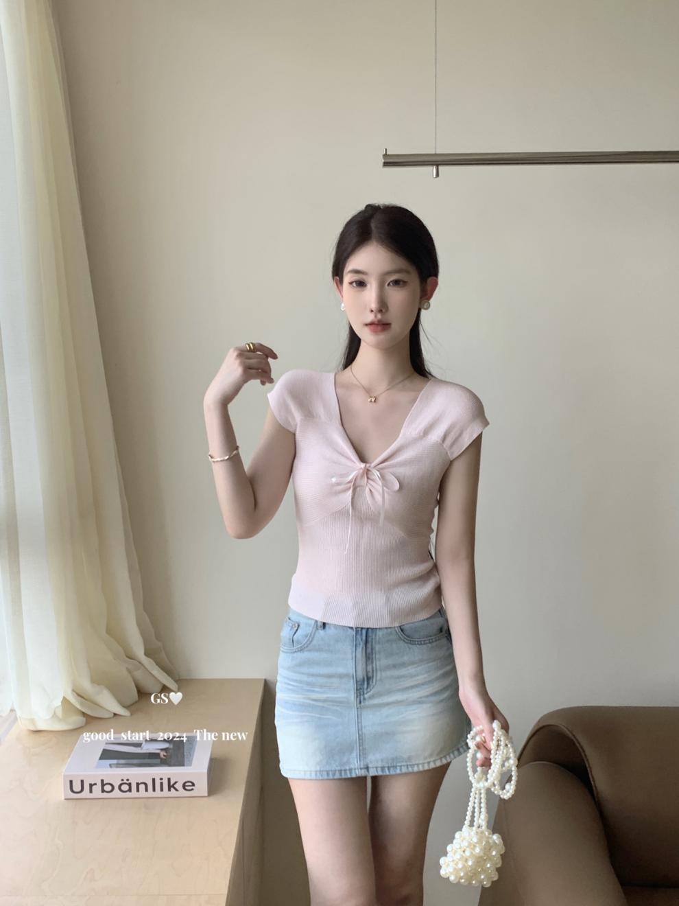 Women's Sweet V-neck Knit Top