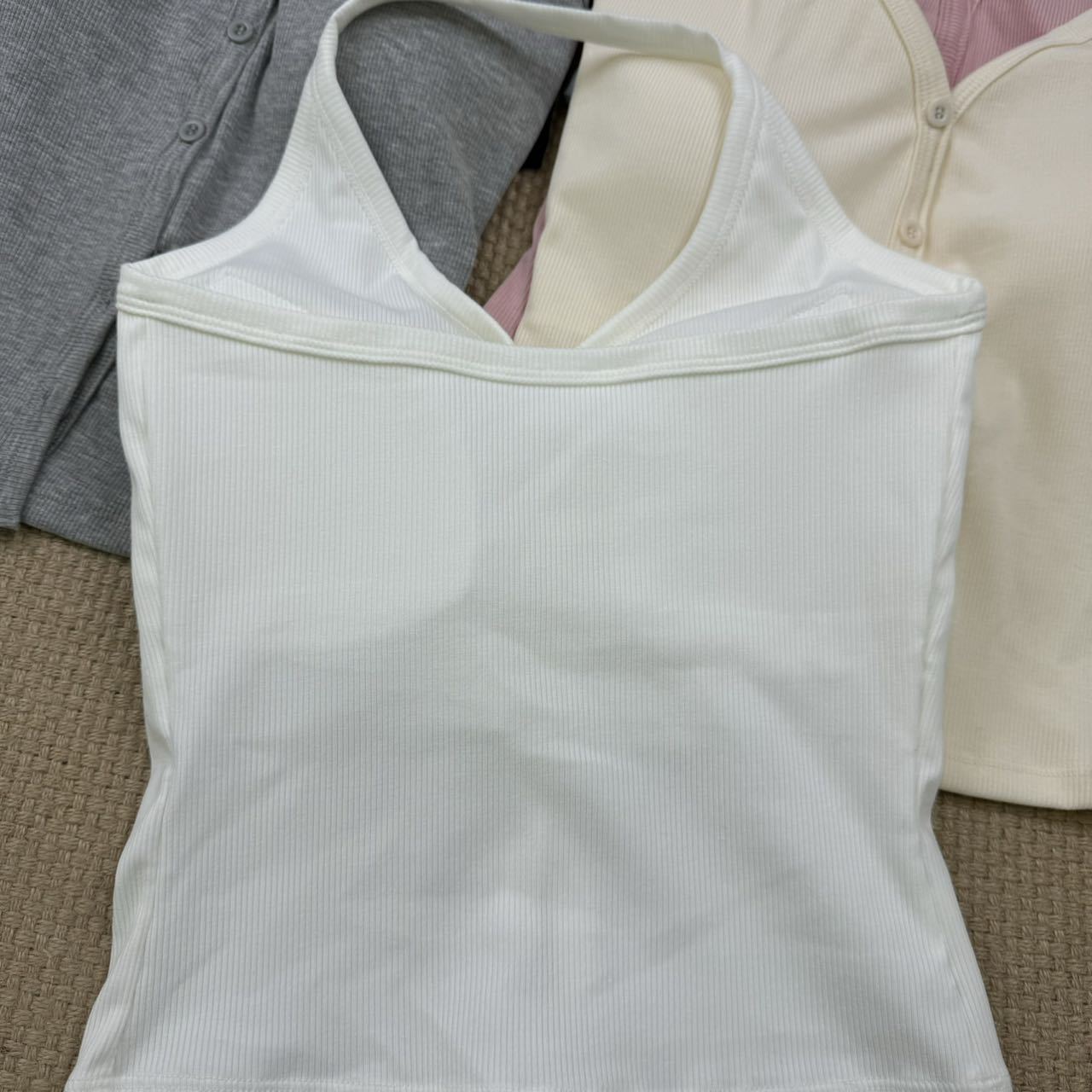 Halter V-neck Built-in Bra Top