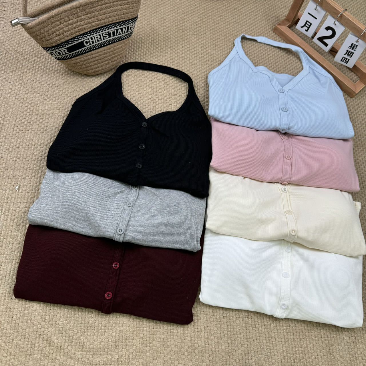 Halter V-neck Built-in Bra Top