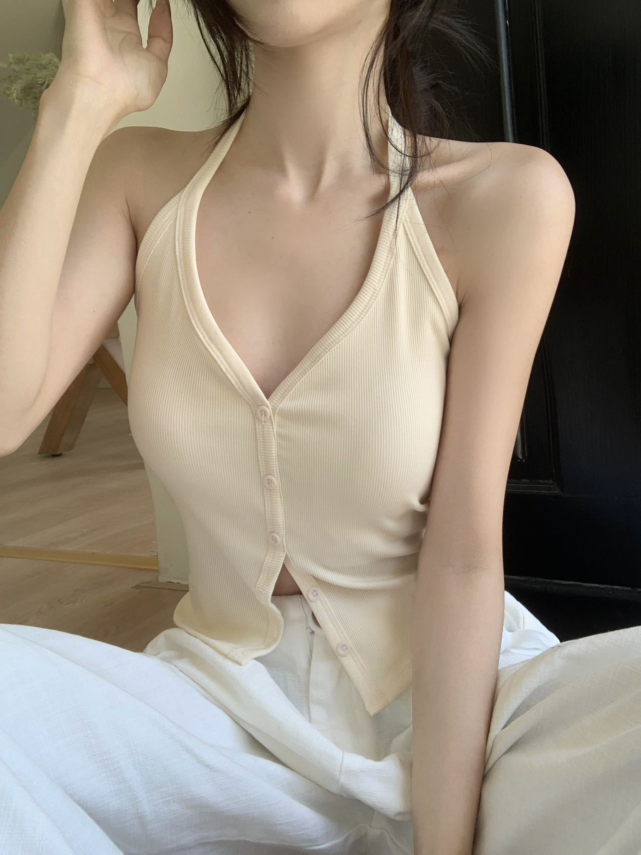 Halter V-neck Built-in Bra Top