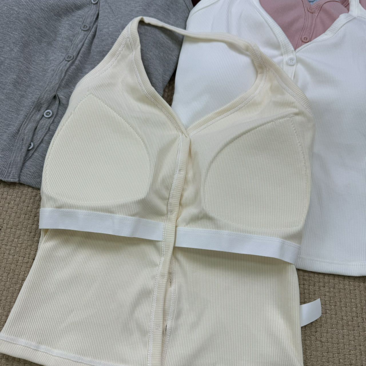 Halter V-neck Built-in Bra Top