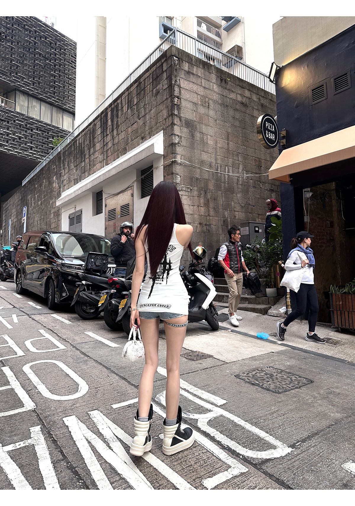 U-neck Gothic Print Sleeveless Vest