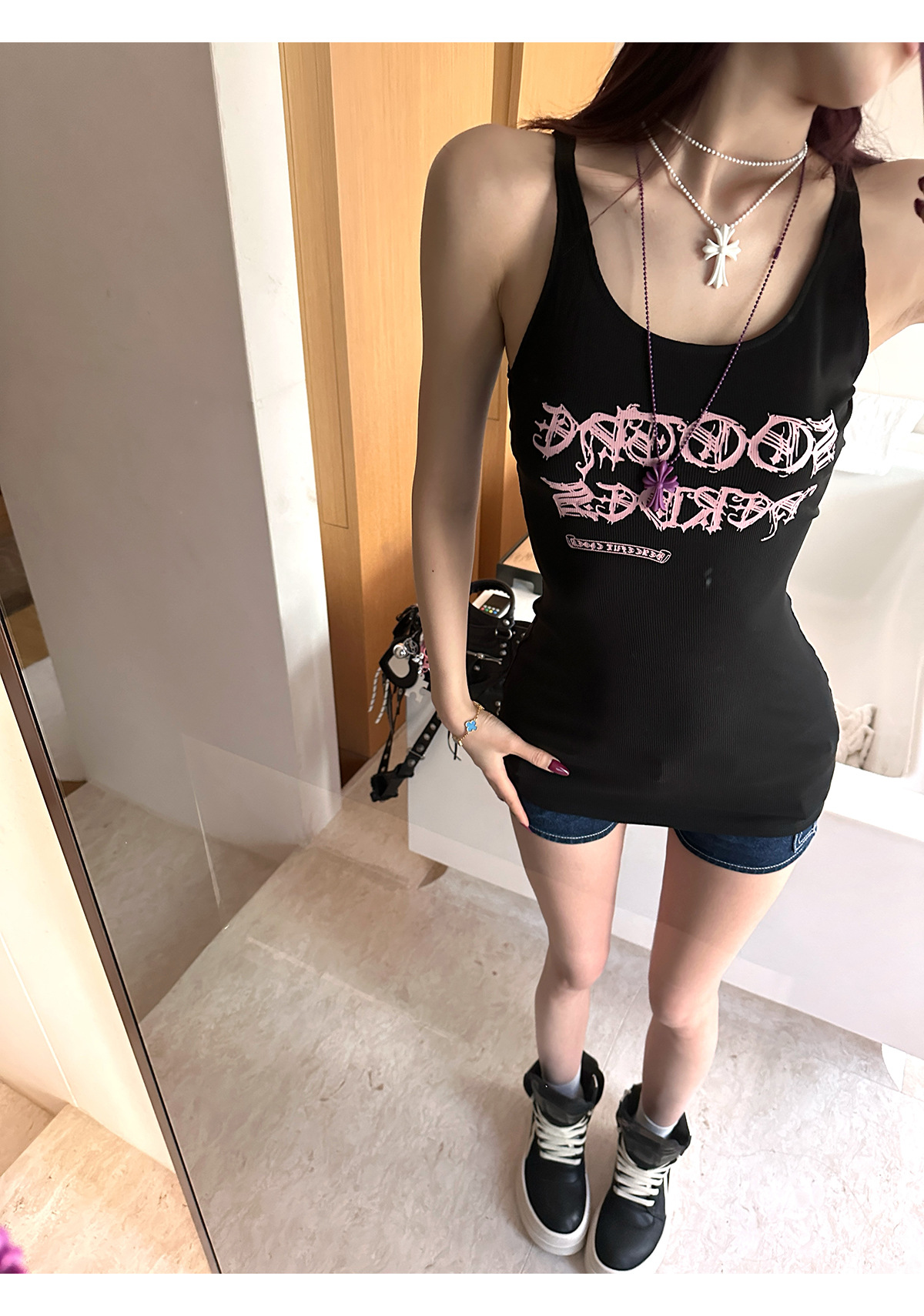 U-neck Gothic Print Sleeveless Vest
