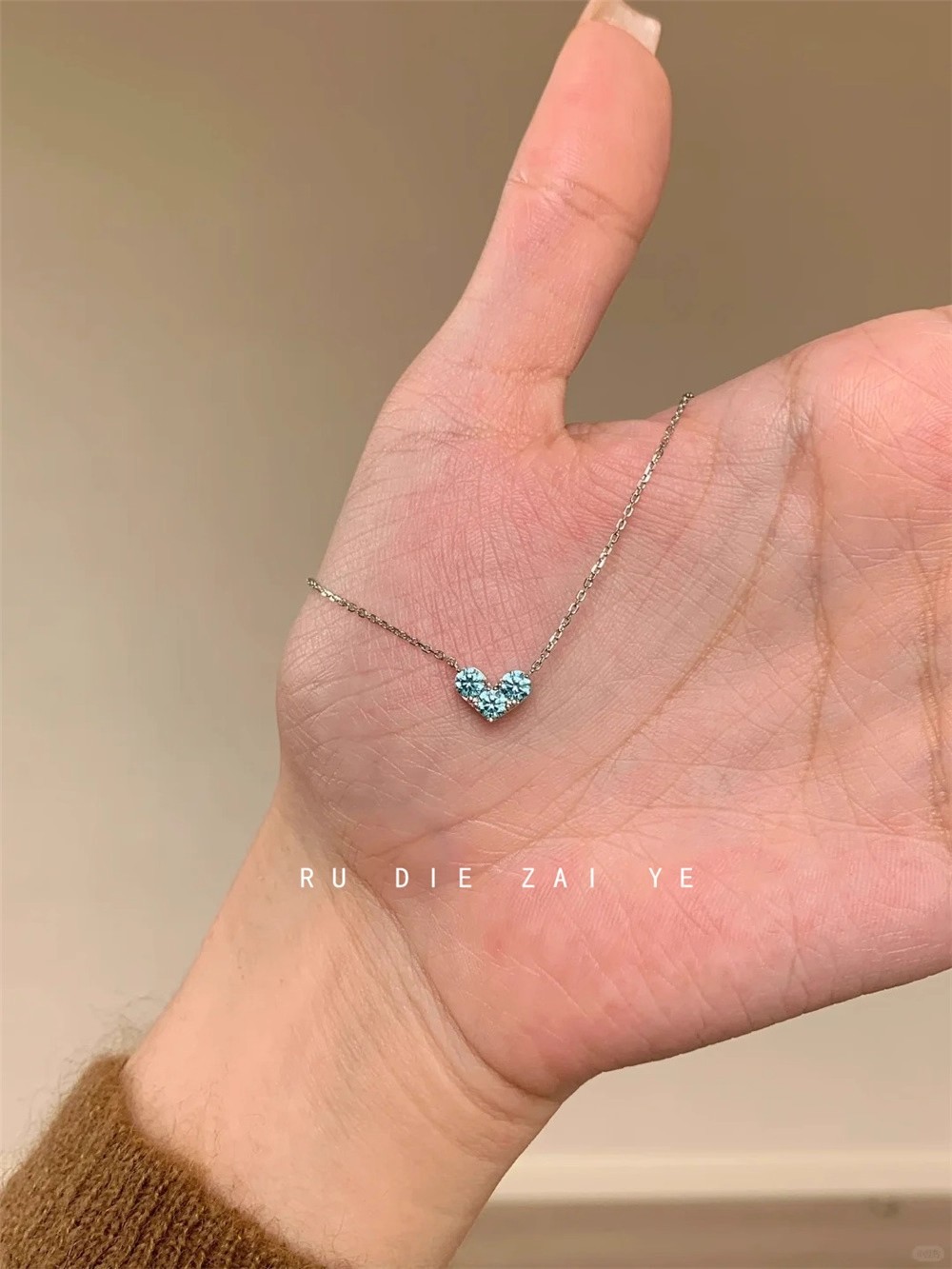 White Gold Plated Heart Zircon Collarbone Necklace