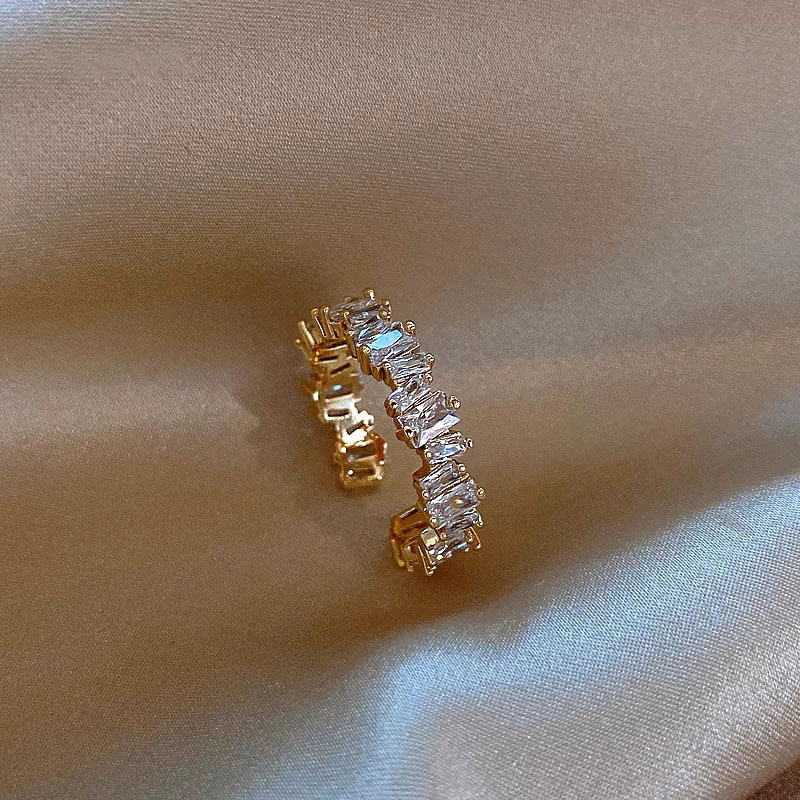 Women's Irregular Zircon Ring