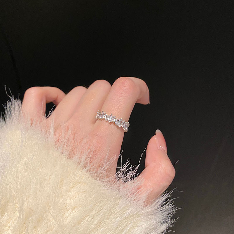 Women's Irregular Zircon Ring