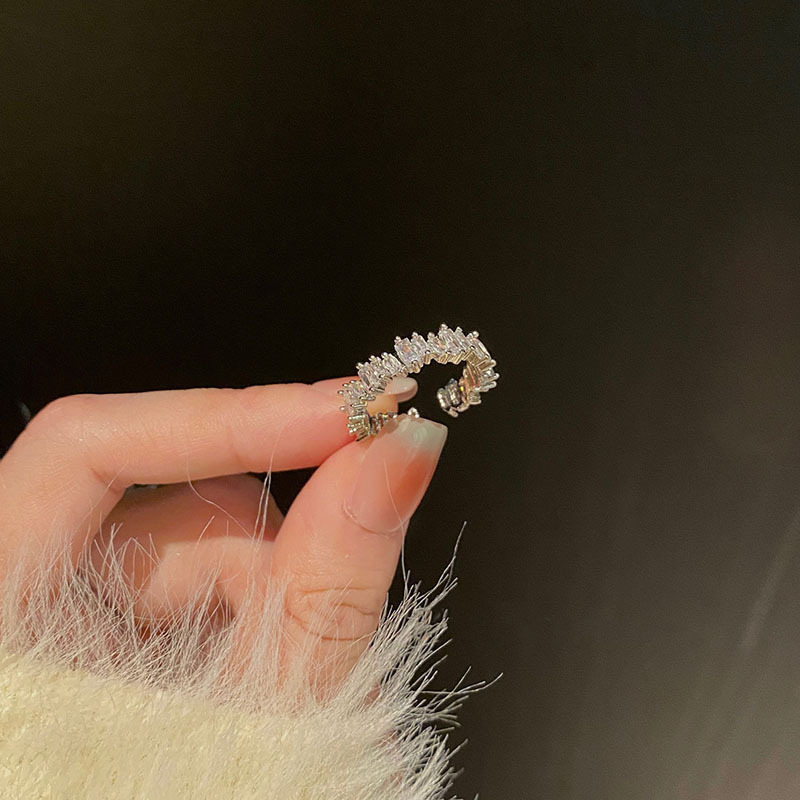 Women's Irregular Zircon Ring