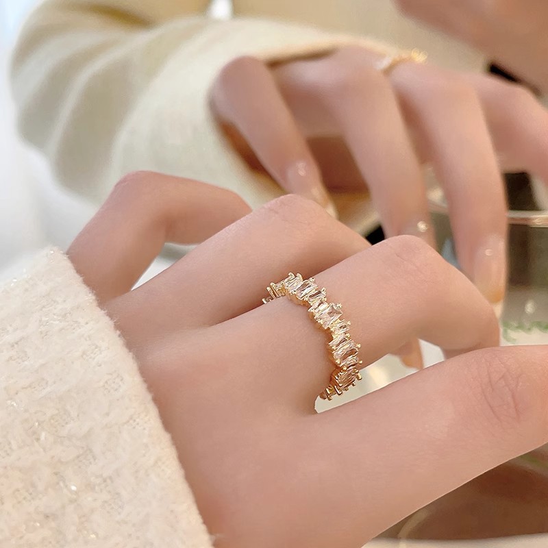 Women's Irregular Zircon Ring