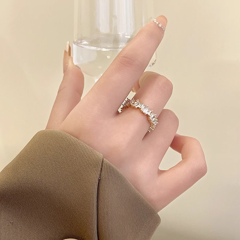 Women's Irregular Zircon Ring