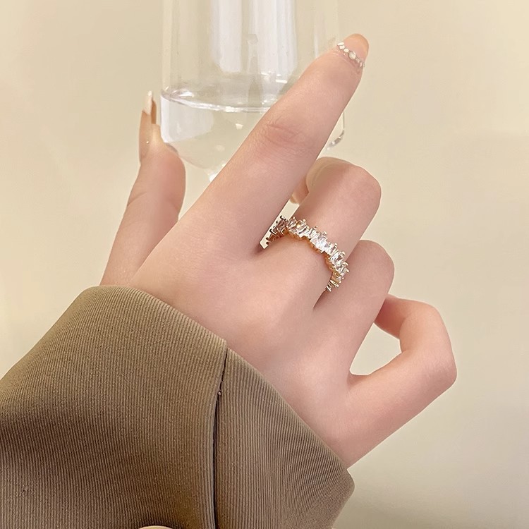 Women's Irregular Zircon Ring