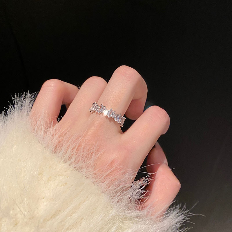 Women's Irregular Zircon Ring
