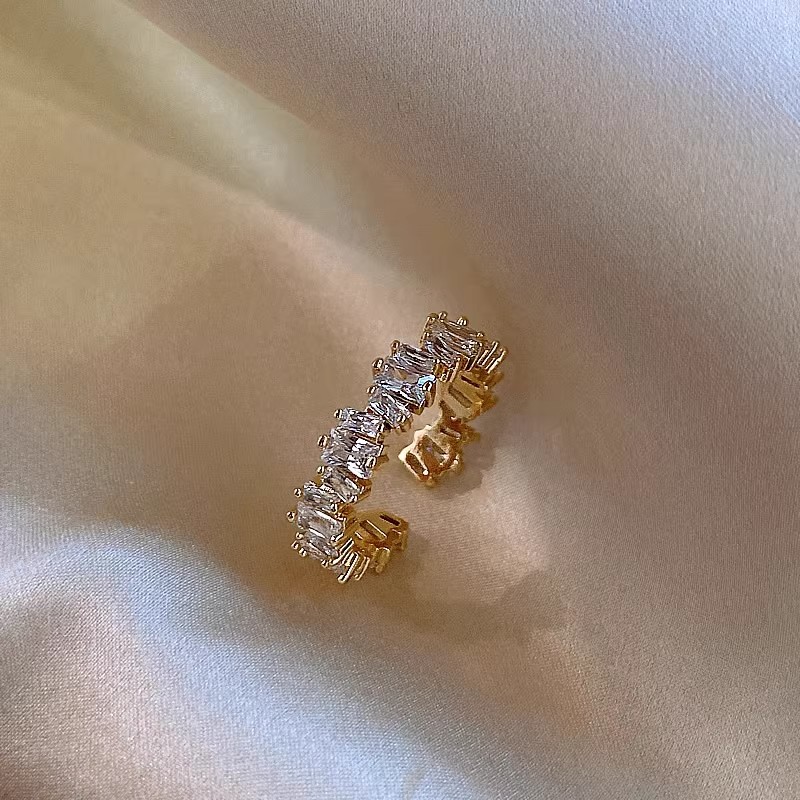 Women's Irregular Zircon Ring