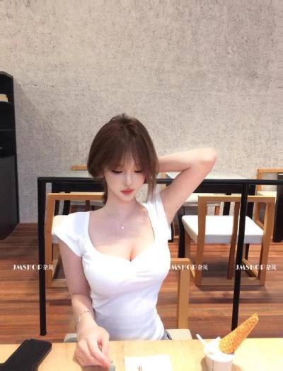 Women's Slim V-Neck Short Sleeve Tee